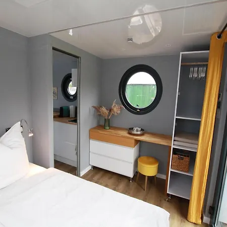 Hausboot Friedrich In Malchow, Cleaning Included 보트호텔 말호프