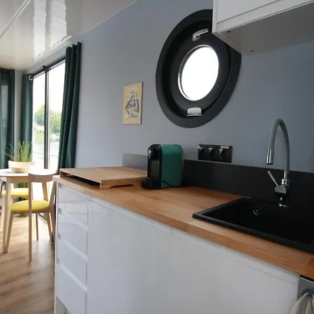 بوتيل Hausboot Friedrich In Malchow, Cleaning Included