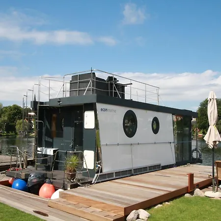 Hausboot Friedrich In Malchow, Cleaning Included 보트호텔 *