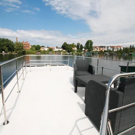 Hausboot Friedrich In Malchow, Cleaning Included 보트호텔