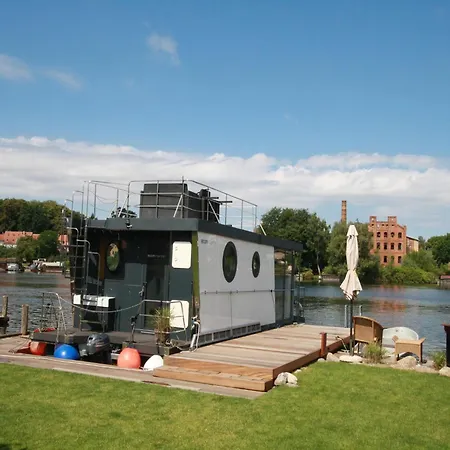 Hausboot Friedrich In Malchow, Cleaning Included 보트호텔 *