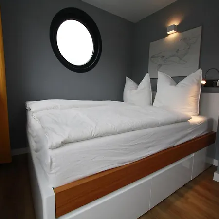 보트호텔 Hausboot Friedrich In Malchow, Cleaning Included 말호프